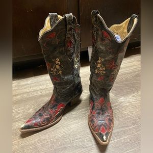 Corral boots